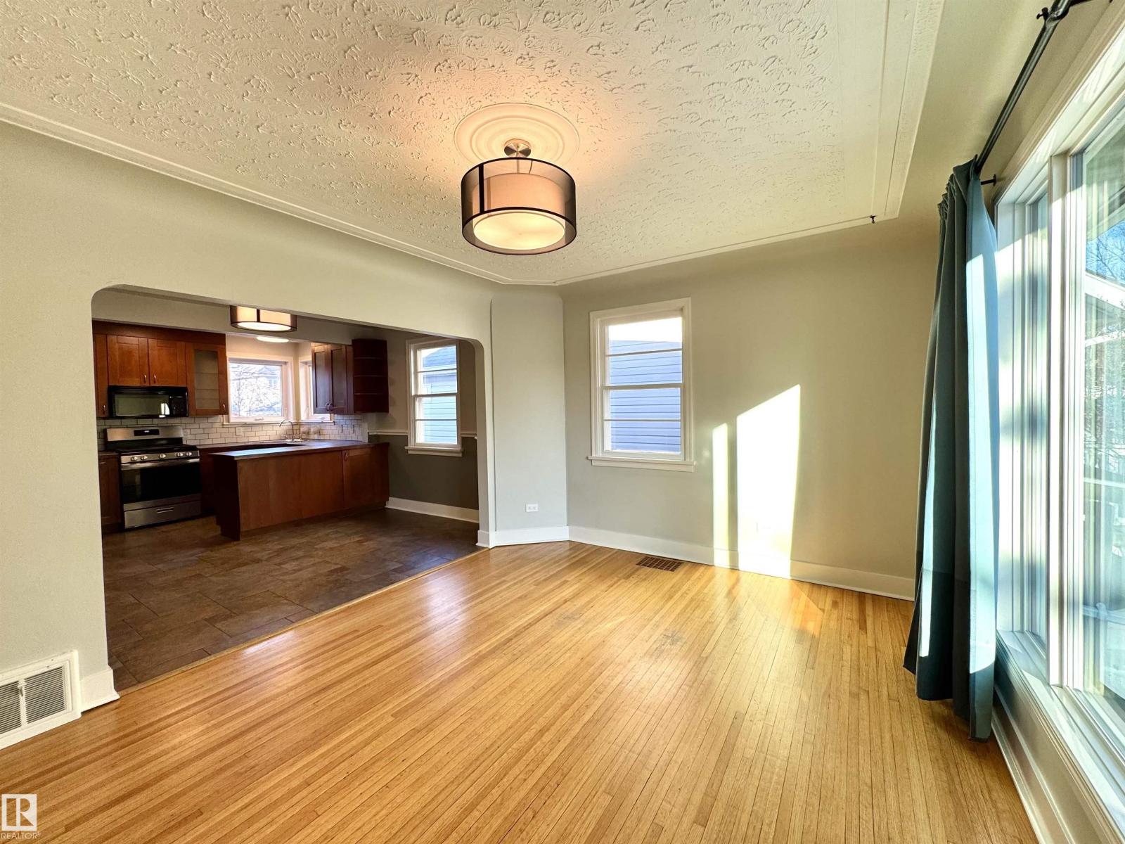 Additional image 6 of 10944 71 Avenue NW, Edmonton, AB, T6G0A1