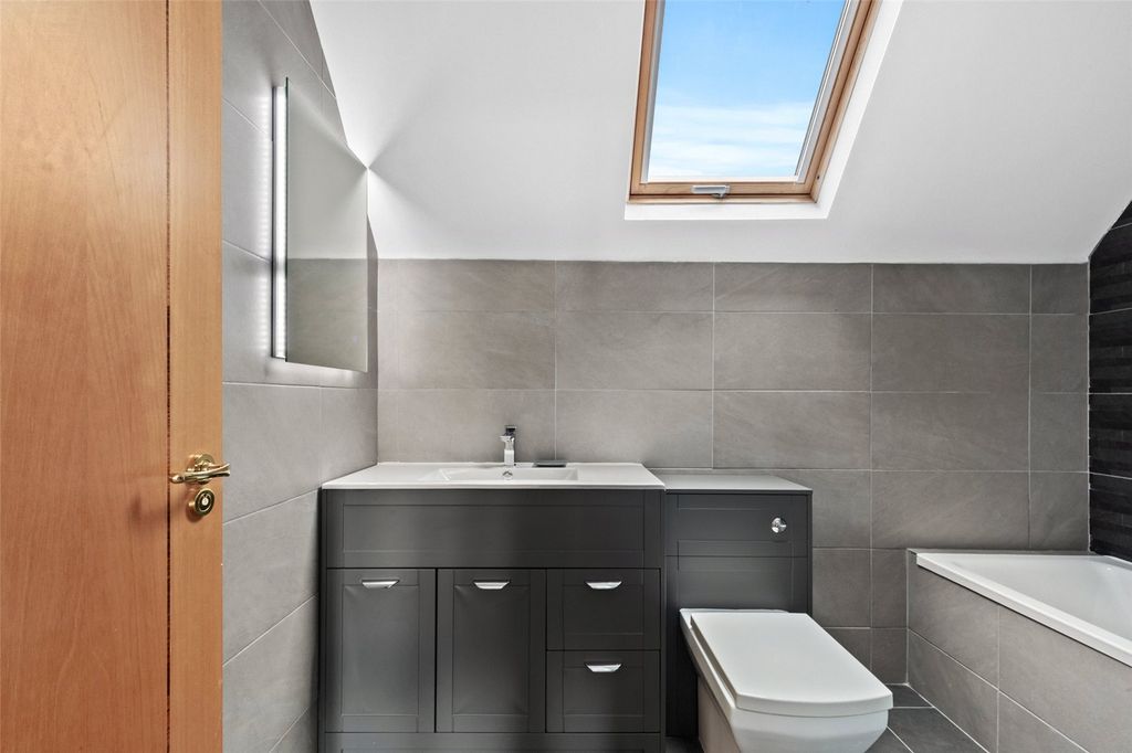 Additional image 14 of 3 bed flat for saleFlat 16 Mansion House, Bryn Y Mor, Narberth Road, Tenby, Pembrokeshire SA70