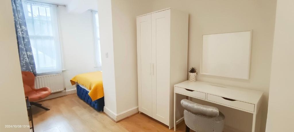 Additional image 5 of 1 Bed Flat, Brechin Place, SW7, N1 7GU