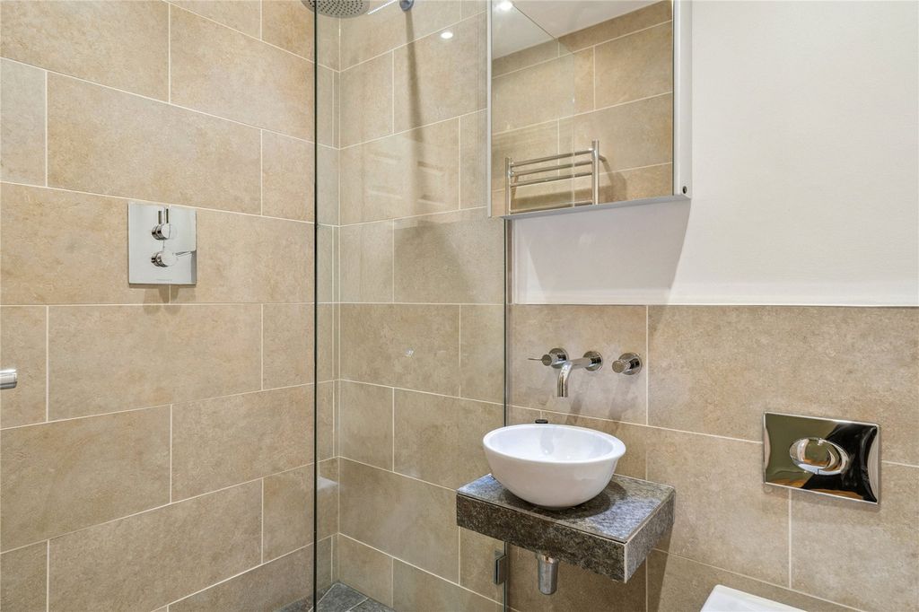 Additional image 9 of 2 bed flat for saleKings Road, Henley-On-Thames, Oxfordshire RG9