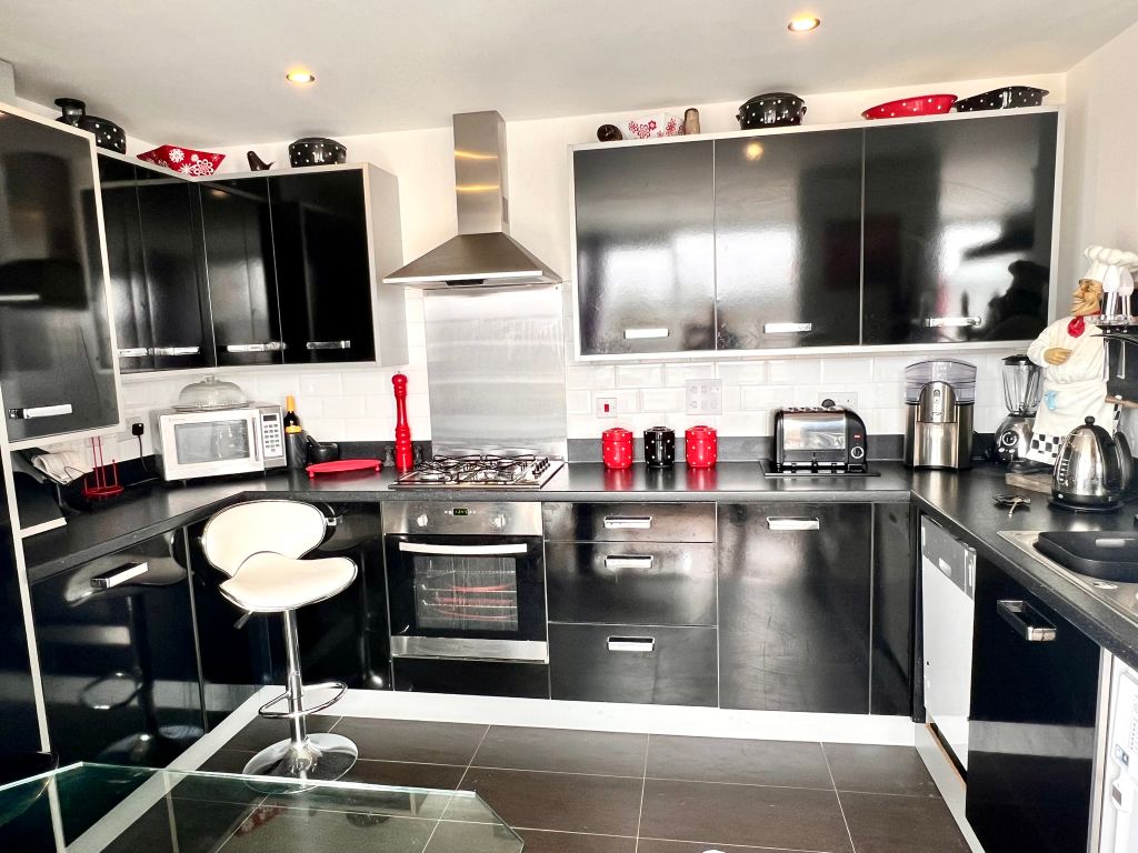 3 bed flat for saleWatkin Road, Leicester LE2 photo 3