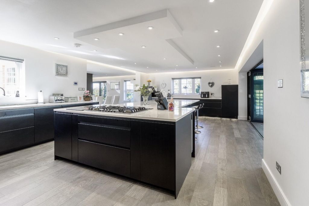Additional image 7 of 6 bed detached house for saleBelfry Lane, Collingtree Park, Northampton NN4