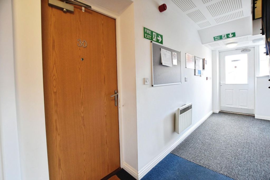 2 bed flat for salePintail Close, Scunthorpe DN16 photo 4