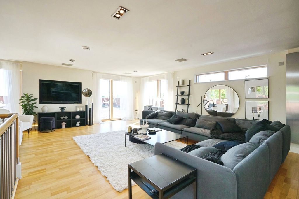 Additional image 7 of 3 bed flat for saleStation Road, Ashby-De-La-Zouch, Leicestershire LE65