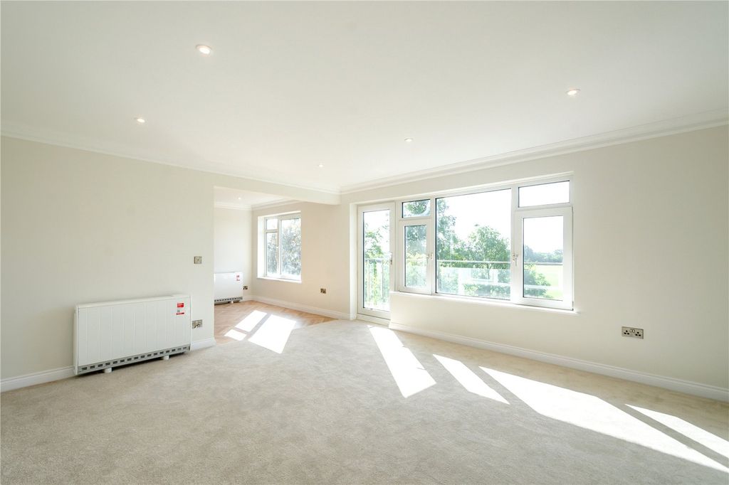 3 bed flat for salePrinces Villa Road, Harrogate, North Yorkshir HG1 photo 4
