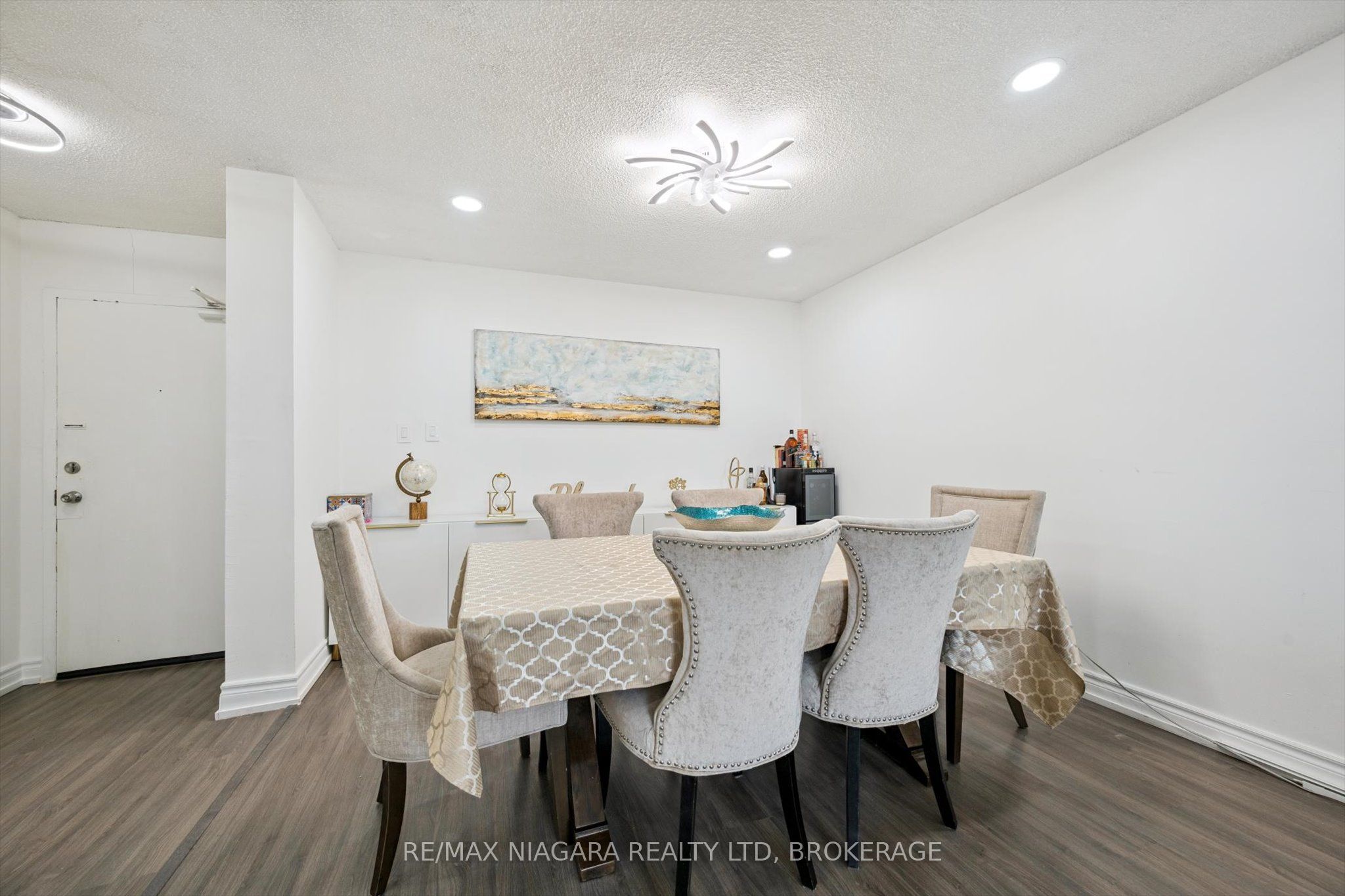 Additional image 6 of 2306-340 Dixon Road, Toronto, ON, M9R 1T1