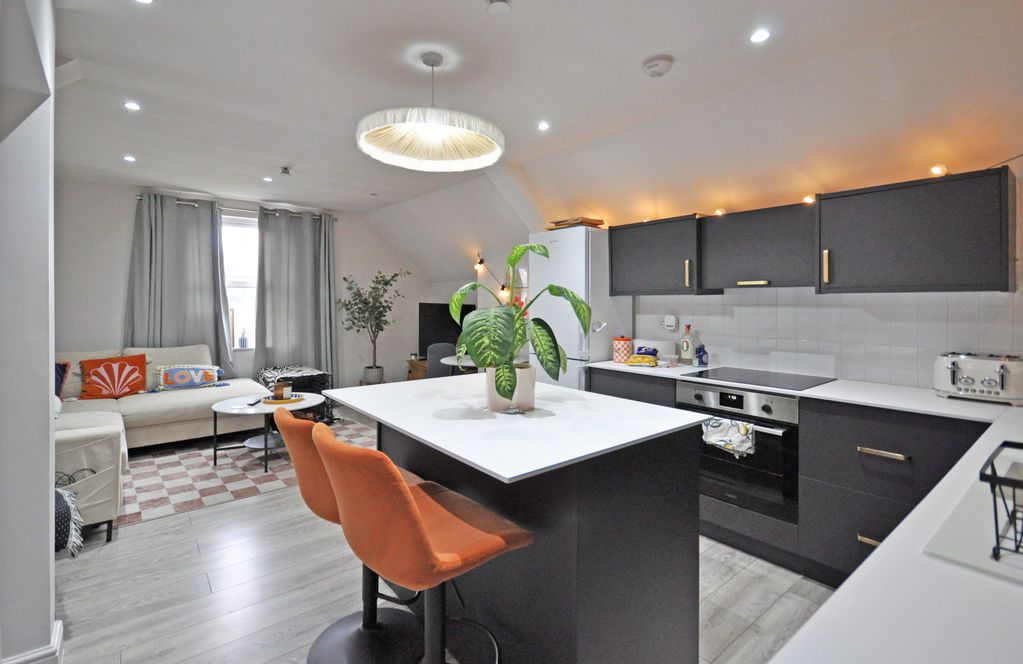 Additional image 3 of 2 bed flat for saleLuxury Top Floor Apartment, Caerau Road, Newport NP20