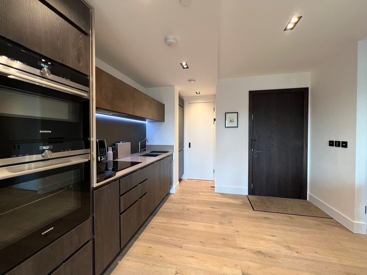 Additional image 5 of 1 Bed Flat, Keybridge Tower, SW8, N1 7GU