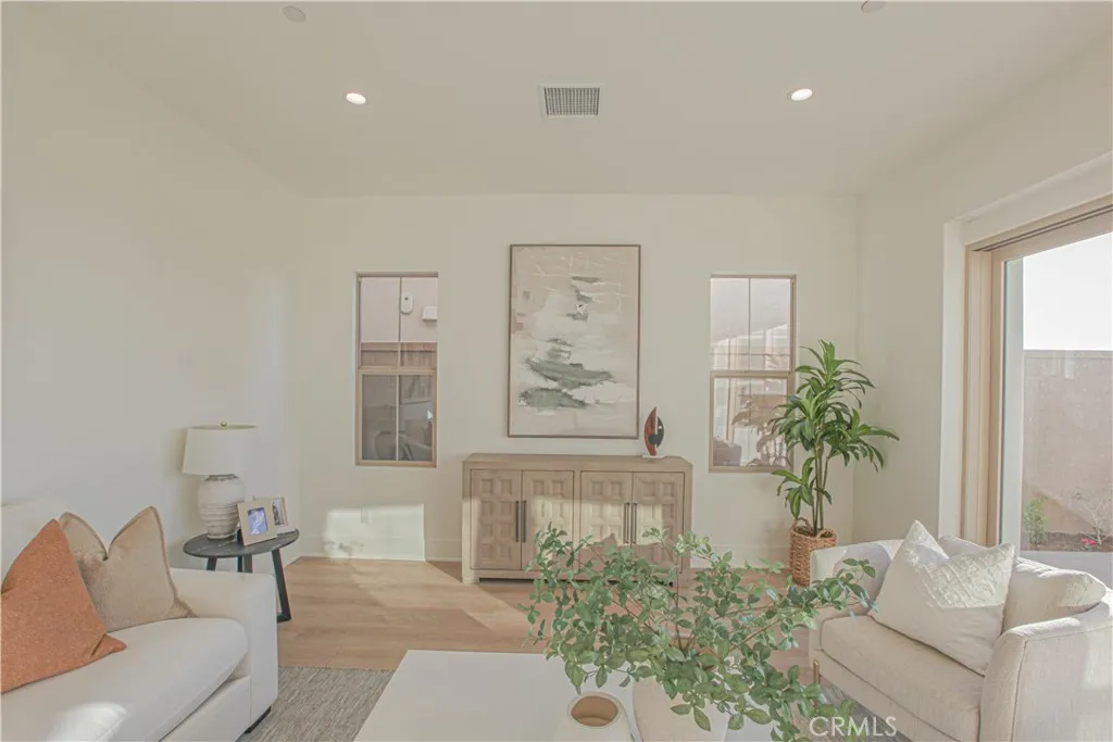 Additional image 36 of 137 Oakstone, Irvine, CA 92618