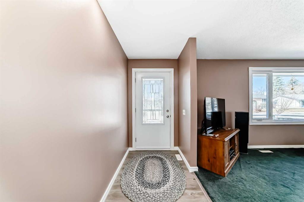 Additional image 4 of 148 Huntridge Road NE, Calgary, AB, T2k4B5