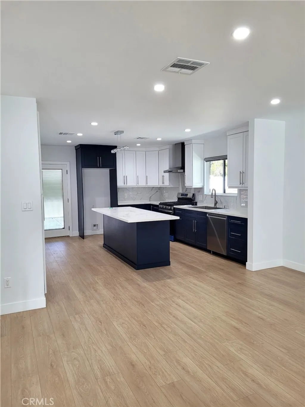 Additional image 10 of 13939 Sylvan St, Van Nuys, CA 91401