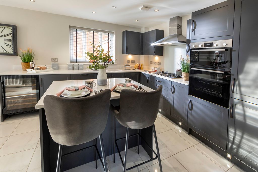 4 bed detached house for saleMendalgief Road, Newport NP20