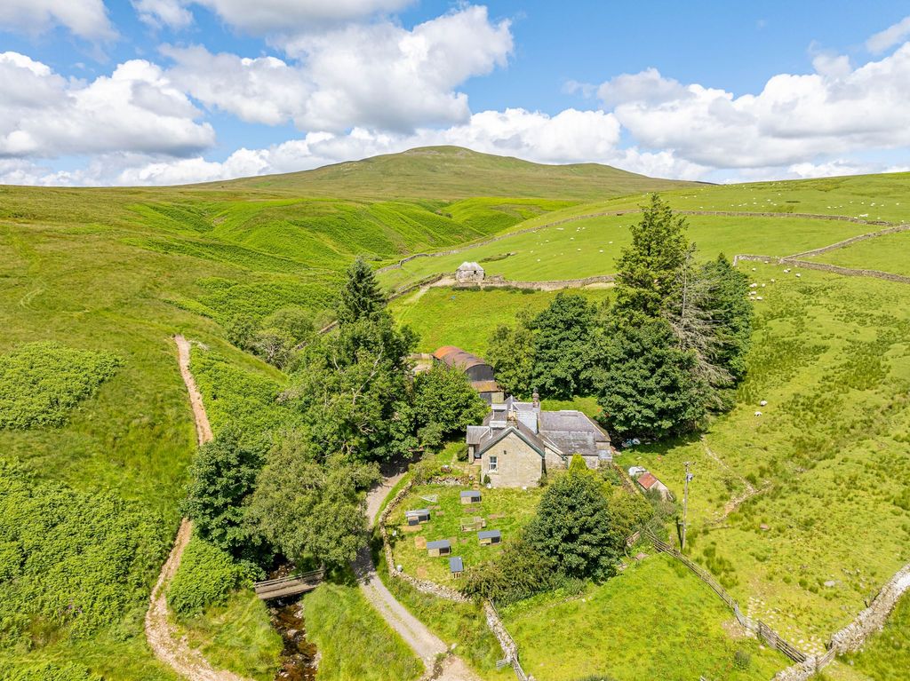 2 bed farmhouse for saleSundhope, Hawick TD9