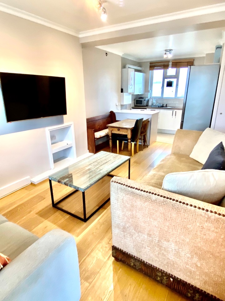 3 Bed Flat, Kirtley House, SW8, N1 7GU