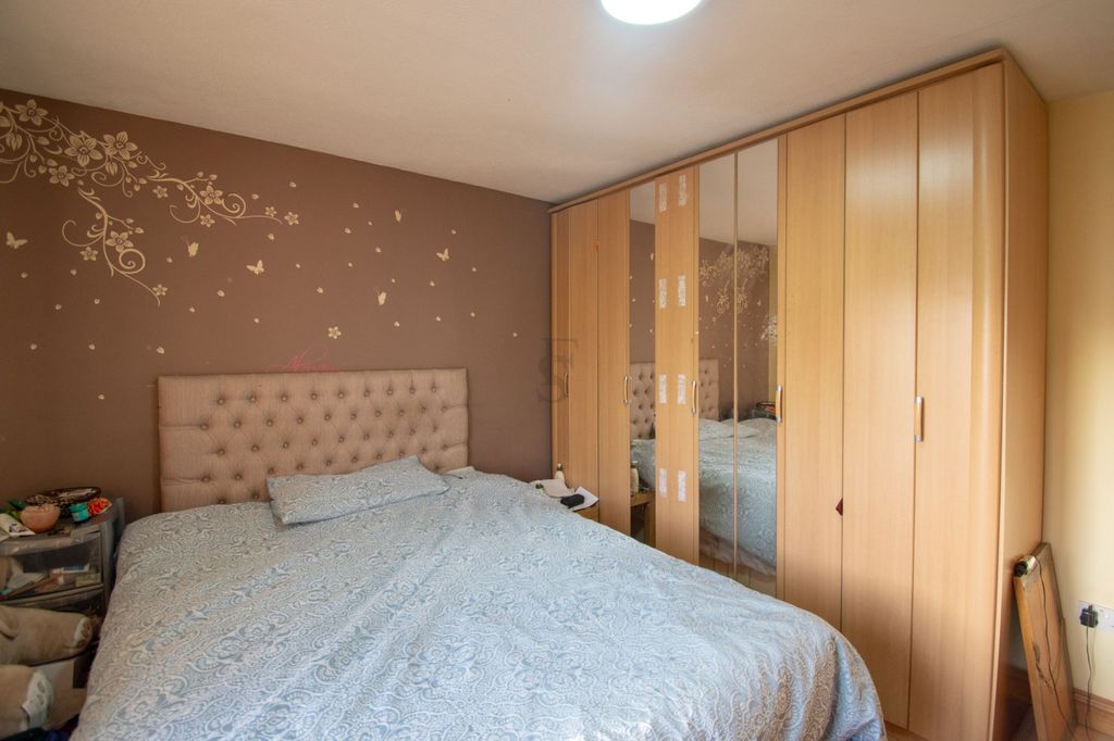 4 bed semi-detached house for saleArmadale Drive, Leicester LE5