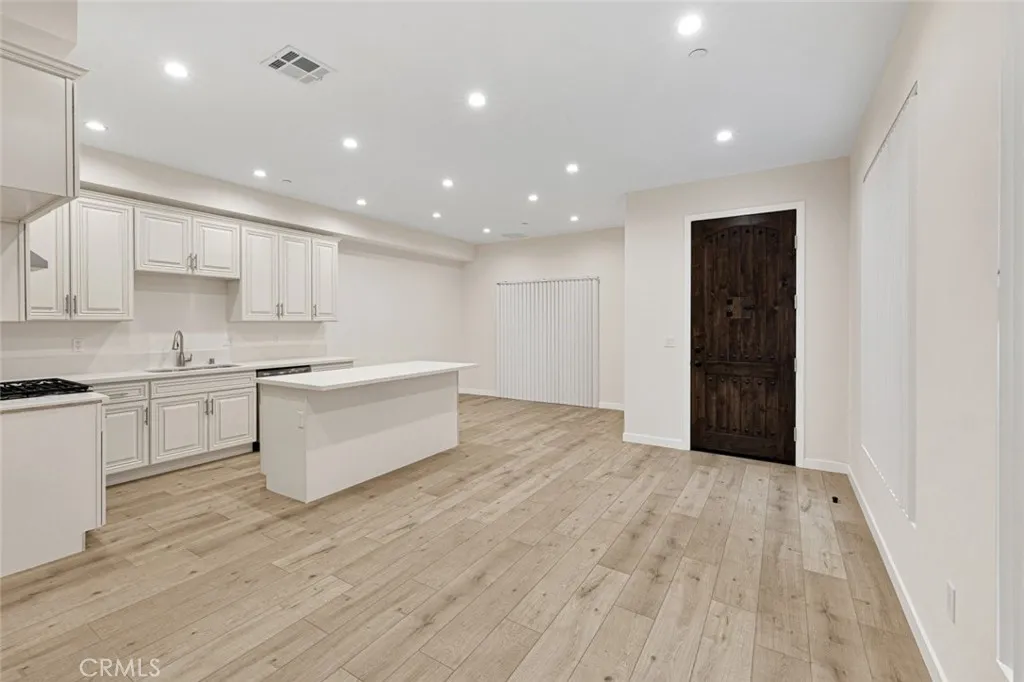 Additional image 4 of 569 E Cypress Avenue, Burbank, CA 91501