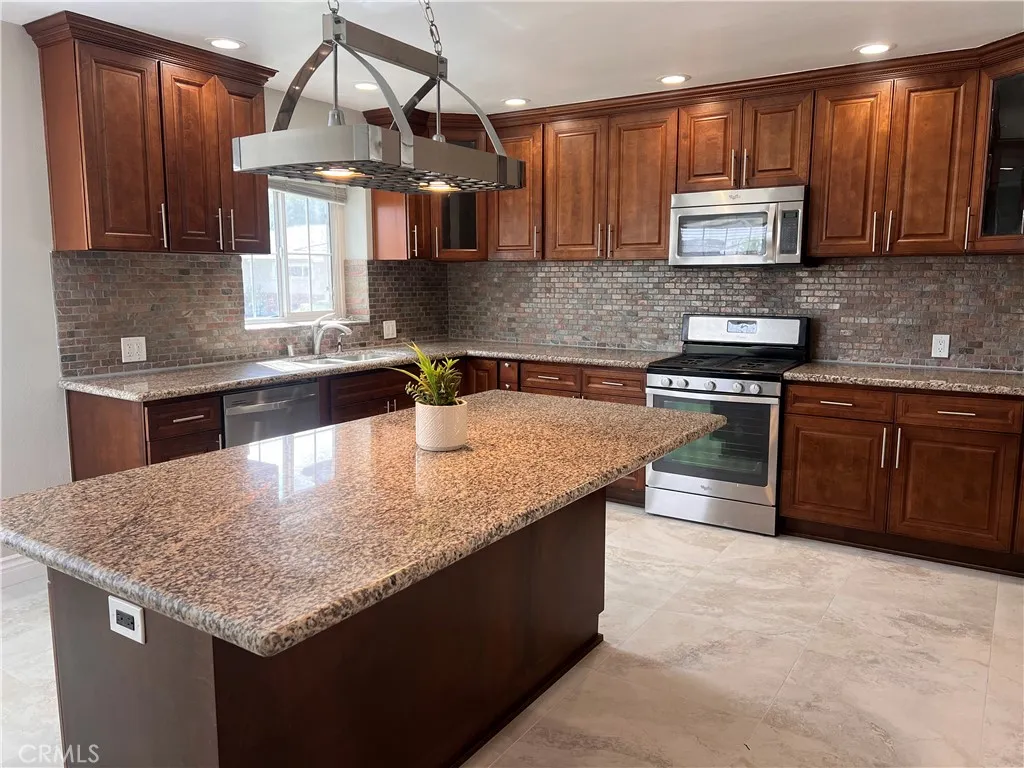 Additional image 5 of 935 N 1st Ave, Upland, CA 91786