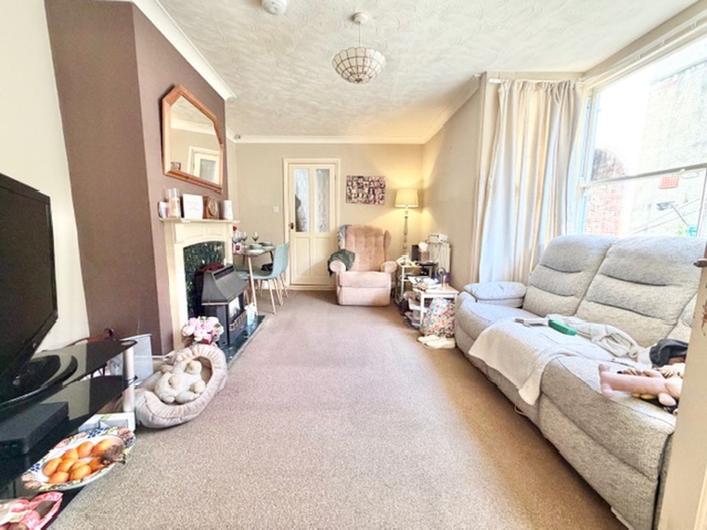2 bed flat for saleMill Road, Cleethorpes DN35 photo 3