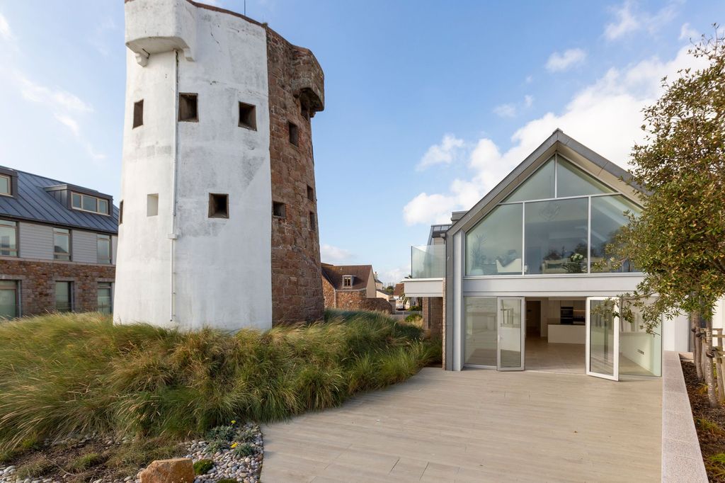 2 bed flat for sale10 Tower View - The Waves, Grouville JE3