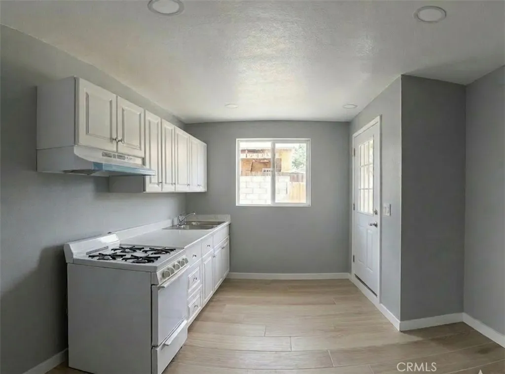 Additional image 12 of 1561 W 38th Place, Los Angeles, CA 90062