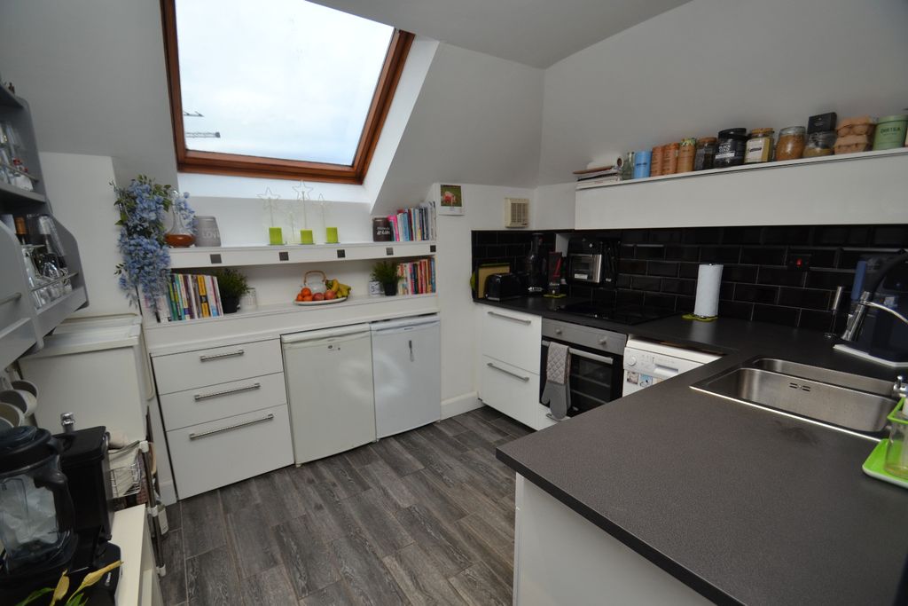 Additional image 8 of 2 bed flat for sale32 Hunterhill Road, Paisley, Renfrewshire PA2