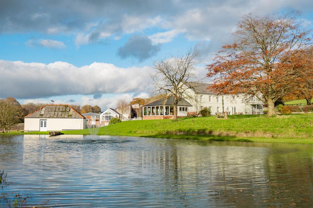 6 bed farm for saleGlancellyn, Nantgaredig, Carmarthen SA32