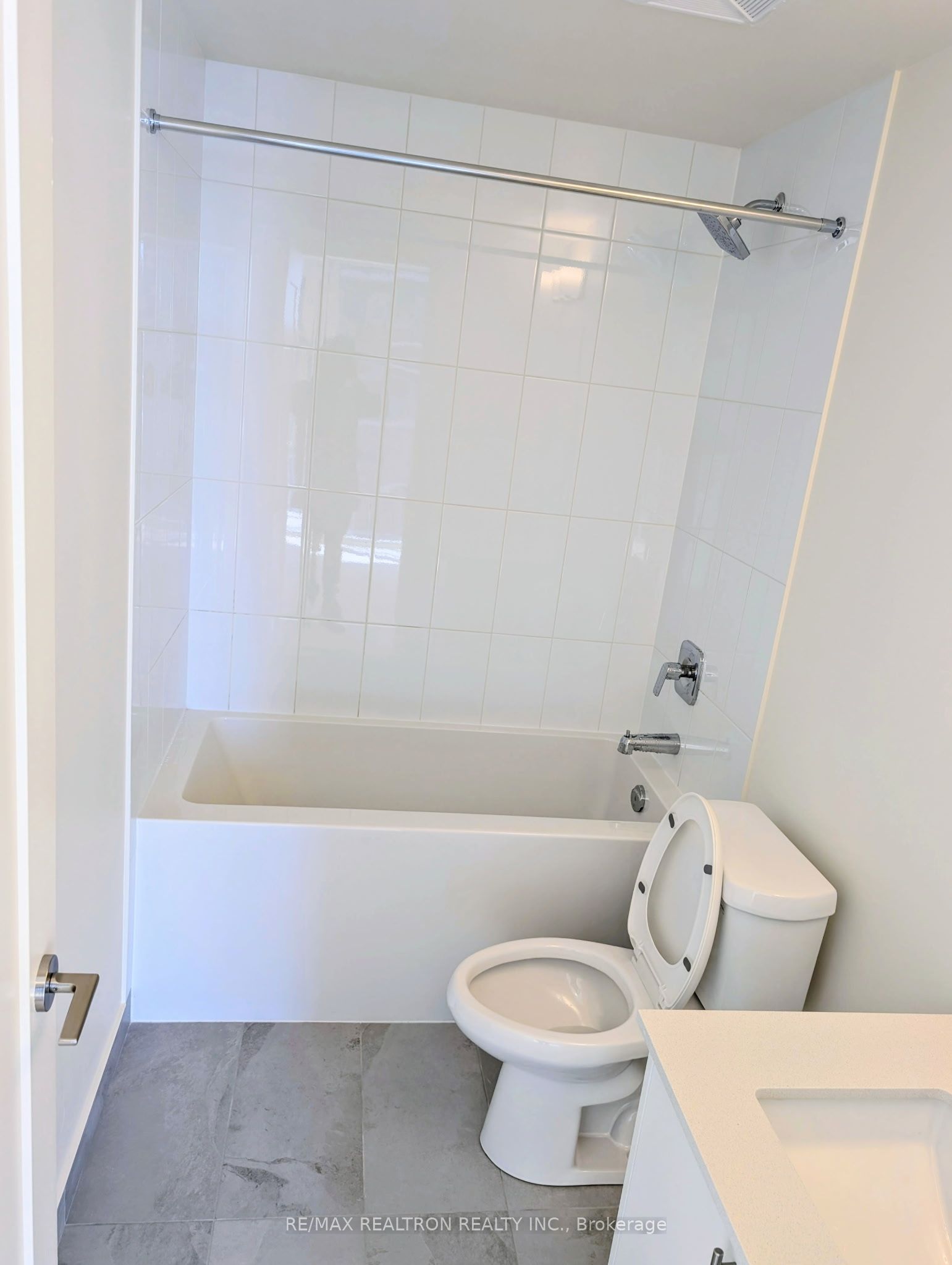 Additional image 4 of 2409-1010 Sandy Beach Road, Pickering, ON, L1W 3V9