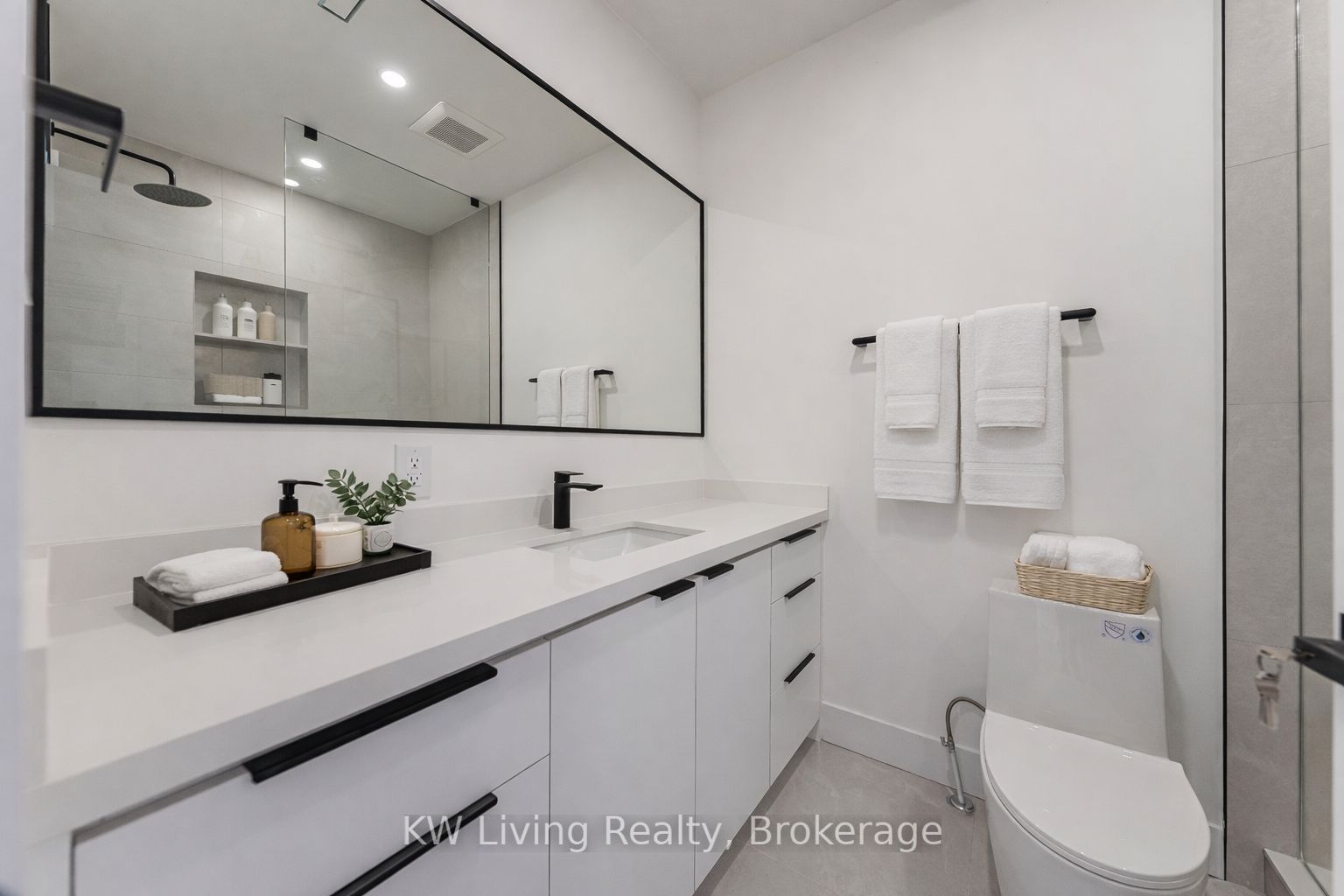 Additional image 4 of 301-712 Eglinton Avenue E, Toronto, ON, M4G 2K7