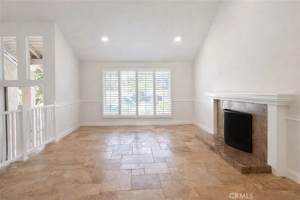 Additional image 3 of 4 Tory, Irvine, CA 92620