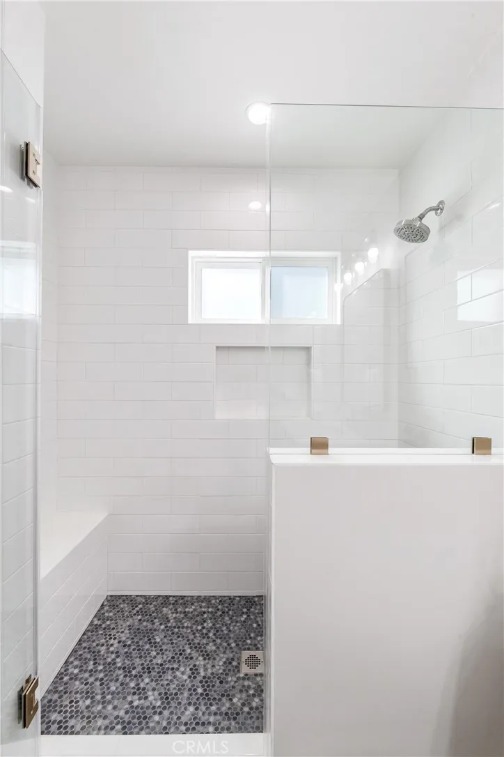 Additional image 102 of 406 Eton Dr, Burbank, CA 91504