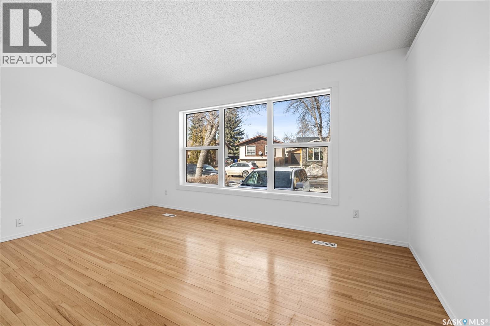 Additional image 5 of 706 Bard Crescent N, Regina, SK, S4X2K5