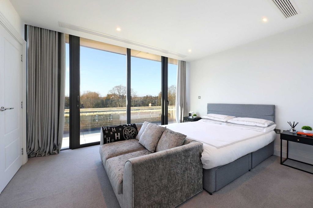 Additional image 17 of 4 bed flat for saleGlen Island, Taplow, Buckinghamshire SL6