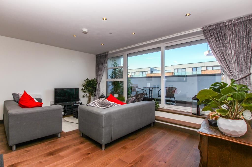 Additional image 3 of 3 bed flat for saleStunning Rivervside Apartment - Fletton Quays, Peterborough PE2