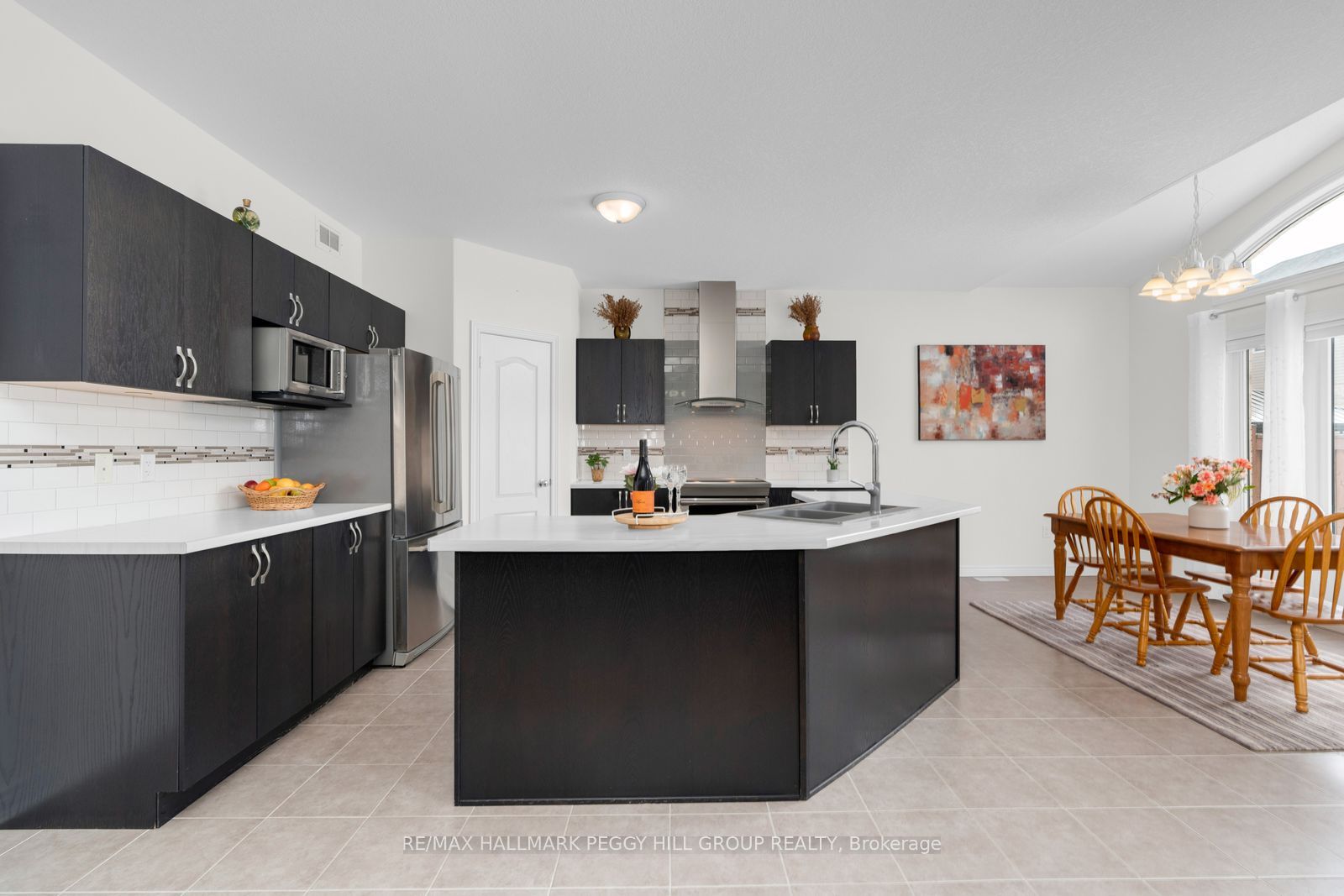 Additional image 3 of 11 Arnold Crescent, Essa, ON, L3W 0P9