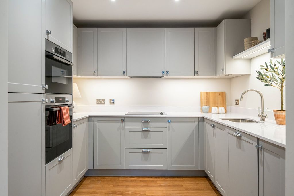 Additional image 4 of 3 bed flat for saleBower House, Arden Lawn, Stratford Road, Henley In Arden, Warwickshire B95