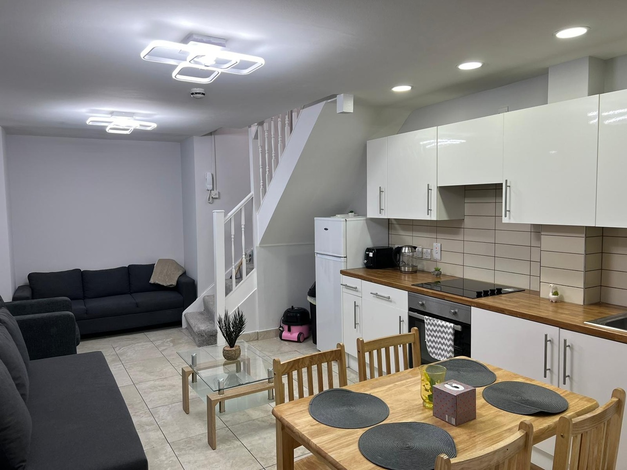 1 Bed Flat, Pentonville Road, N1, N1 7GU