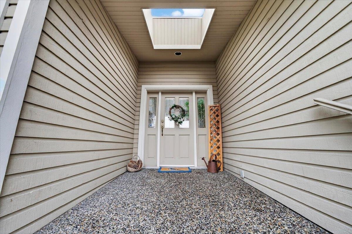 Additional image 3 of 1841 Walnut Crescent, Coquitlam, BC, V3J 7S9