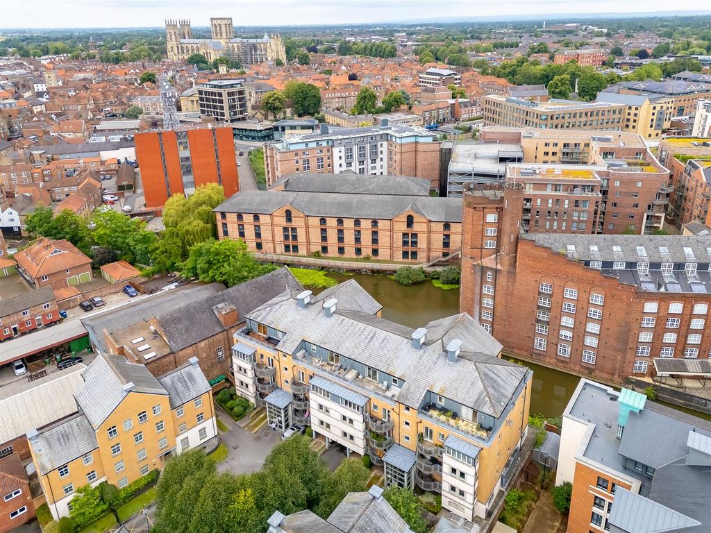 3 bed flat for saleDixons Yard, Off Walmgate, York YO1