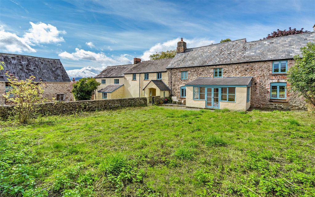5 bed equestrian for saleLittle Mill, Pontypool, Monmouthshire NP4 photo 2
