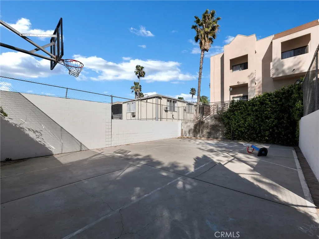 Additional image 43 of 18547 Collins Street Unit B24, Tarzana, CA 91356