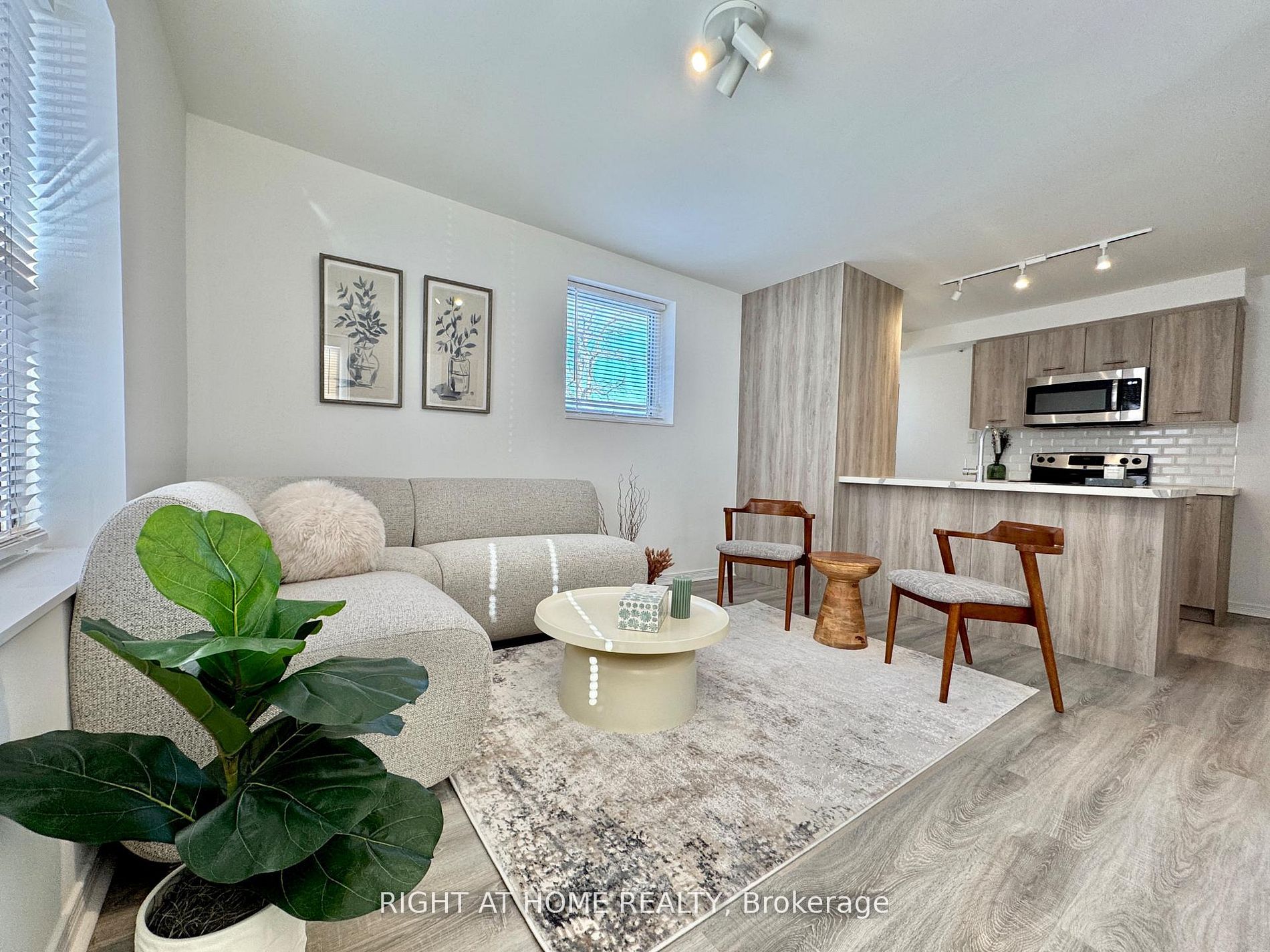 A-469 Queen Street, Newmarket, ON, L3Y 2H3