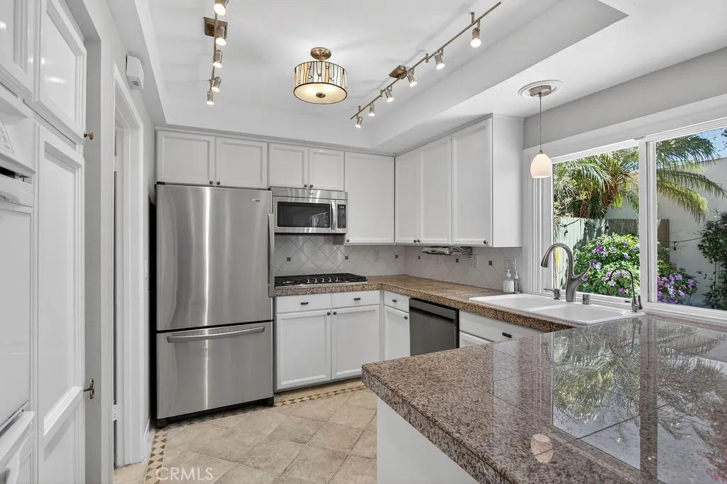 Additional image 8 of 401 Vista Roma, Newport Beach, CA 92660