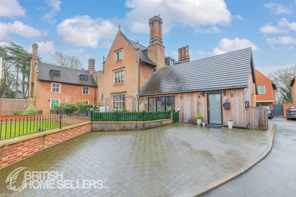 2 bed flat for saleThe Lodge Drive, Drayton, Norwich, Norfolk NR8
