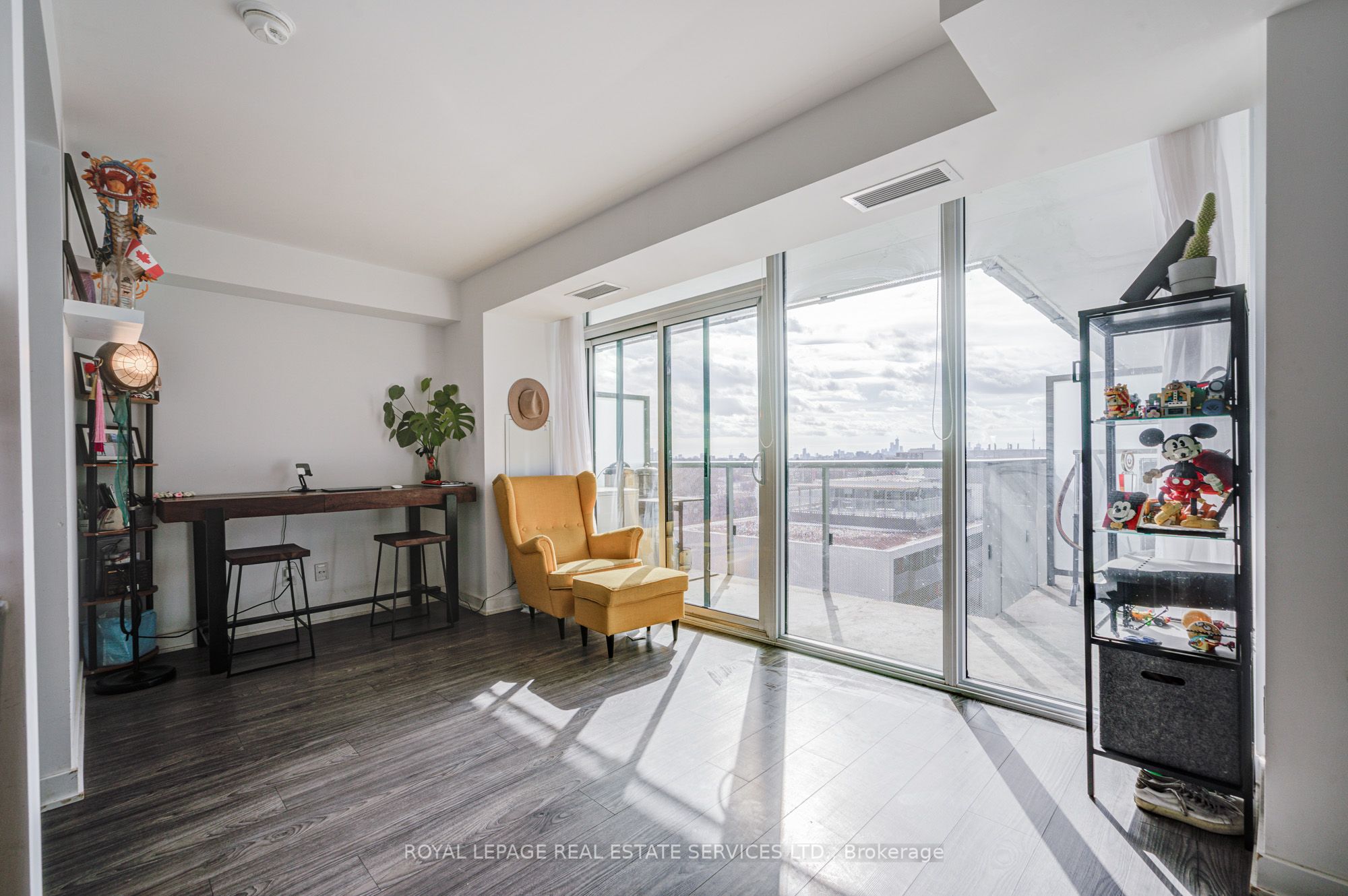 901-160 Flemington Road, Toronto, ON, M6A 0A9