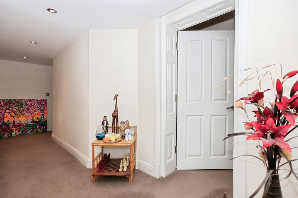 Additional image 11 of 2 bed flat for salePriestgate, Peterborough PE1