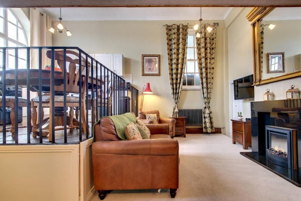 15 bed flat for saleStation Street, Swinton S64 photo 4