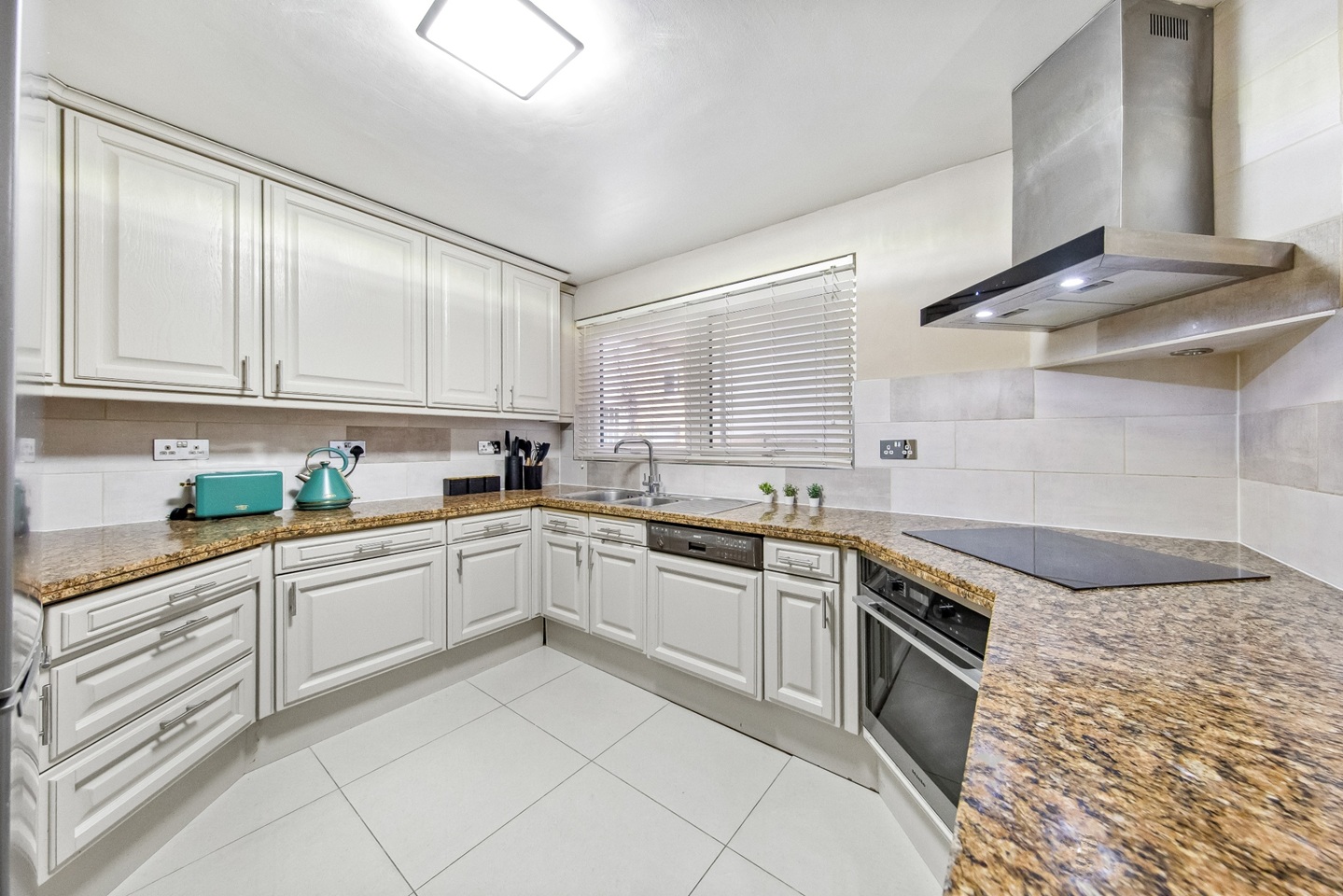 Additional image 18 of 4 Bed Flat, William Mews, SW1X, N1 7GU