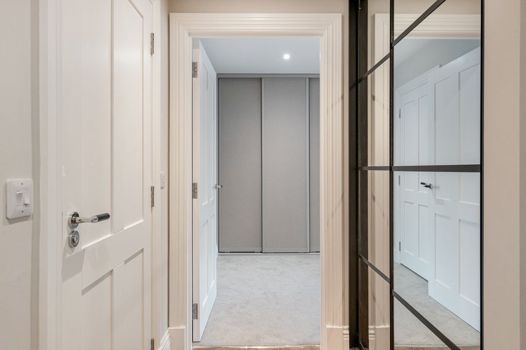 Additional image 12 of 3 bed flat for saleBower House, Arden Lawn, Stratford Road, Henley In Arden, Warwickshire B95