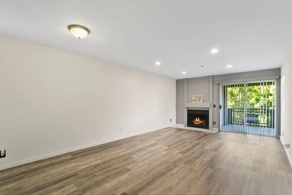 Additional image 5 of 430 Lake Street Unit 202, Huntington Beach, CA 92648