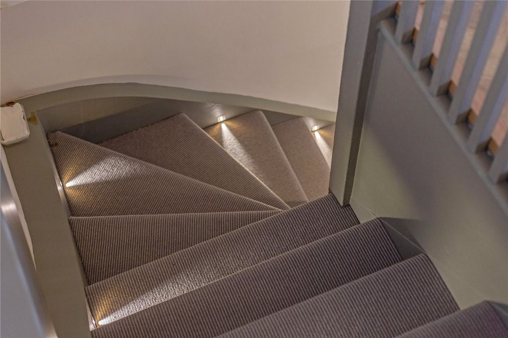 Additional image 20 of 2 bed flat for saleThameside, Henley-On-Thames, Oxfordshire RG9